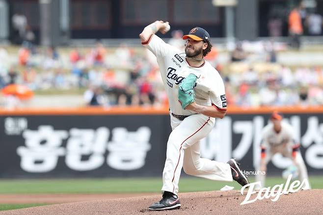 한화 이글스 외국인 투수 폰세가 20일 대전 한화생명볼파크에서 열린 프로야구 NC와 홈 경기에 선발 등판해 역투하고 있다. 한화이글스 제공