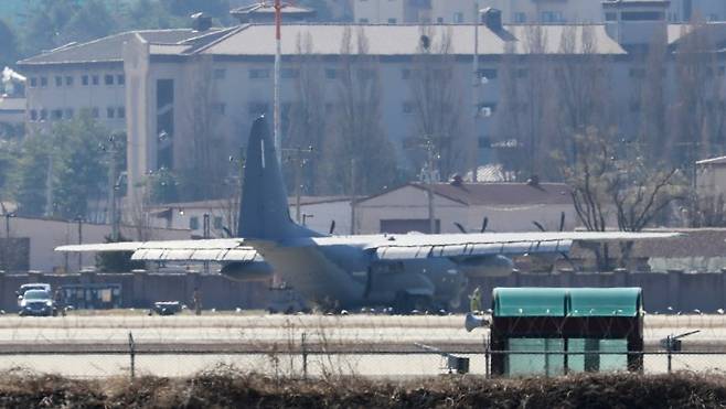 경기 평택시 주한미군 오산공군기지에 AC-130J 특수전 항공기가 계류되어 있다. 뉴스1