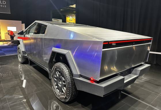 지난 1월 10일(현지시간) 벨기에 브뤼셀 엑스포에서 열린 ‘2025 브뤼셀 모터쇼’에 테슬라의 사이버트럭이 전시돼 있다. 연합뉴스