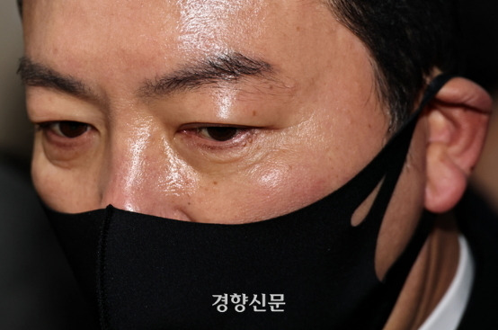 김성훈 대통령 경호처 차장이 지난 1월17일 오전 서울 서대문구 경찰청 국가수사본부에서 비상계엄 특별수사단 조사를 받기 위해 출석하고 있다. 서성일 선임기자