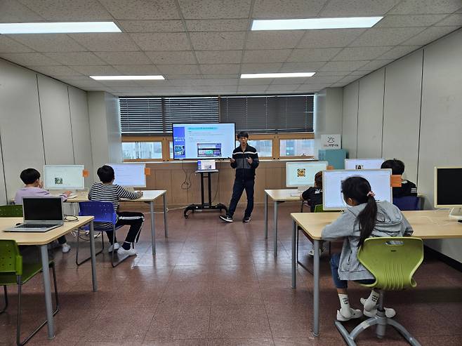 대구행복진흥원 청소년문화의집이 인공지능을 활용한 동화책 e-book 제작 프로그램을 운영한다. 대구행복진흥원 제공