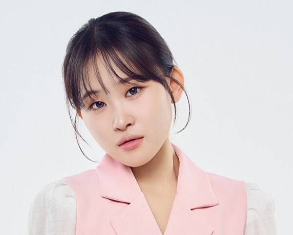 트로트 가수 김다현. 엔트로엔터테인먼트