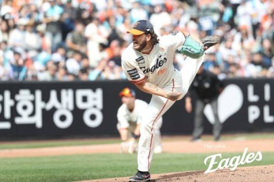 역투하는 폰세