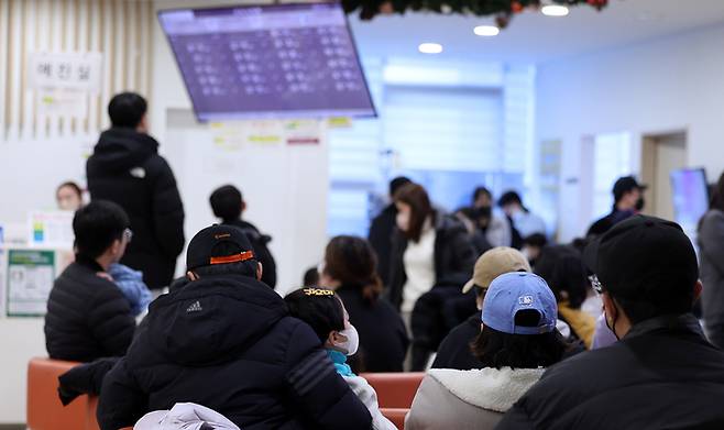 서울에 위치한 한 어린이 전문병원의 대기실 모습. [사진 = 뉴스1]