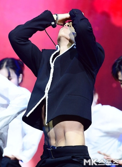터질 듯한 에너지가 퍼포먼스 곳곳에 담기면서, 무대를 가득 메운 강렬한 아우라를 발산했다. 사진=김영구 기자
