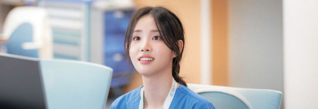 전공의 1년차인 오이영(고윤정·위 사진부터), 엄재일(강유석), 김사비(한예지), 표남경(신시아)은 MZ세대답게 각자가 가진 개성·주장이 의료인으로 마땅히 갖춰야 하는 덕목과 부딪히는 상황 속에서 조금씩 성장해나간다.  tvN 제공