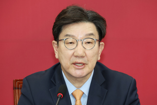 권성동 국민의힘 원내대표가 21일 서울 여의도 국회에서 열린 비상대책위원회의에서 발언하고 있다. 뉴스1