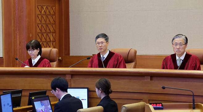 4월4일 헌법재판소 재판관들이 서울 종로구 헌법재판소 대심판정에서 윤석열 탄핵심판을 선고했다. ⓒ사진공동취재단