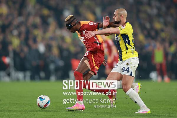 ▲ 갈라타사라이로 임대 중인 나폴리 공격수 빅터 오시멘과 맨체스터 유나이티드 사이에 개인 합의가 이뤄진 모양이다.