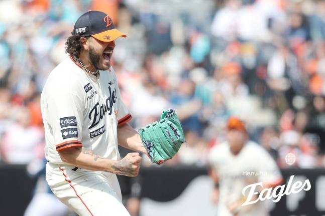 한화 선발 투수 코디 폰세가 20일 대전 NC전에서 삼진을 잡고 포효하고 있다. /사진=한화 이글스 제공