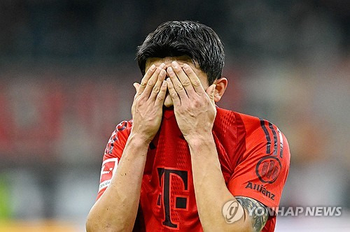 이적시장 전문 기자 파브리치오 로마노가 21일(한국시간) 김민재가 바이에른 뮌헨을 떠날 수 있다고 전했다.   바이에른 뮌헨 소식을 전하는 'FC바이에른 브라릴레이루'는 이를 인용하면서 김민재가 여름에 뮌헨을 떠날 가능성이 있으며 현실적인 일이라고 밝혔다. 연합뉴스