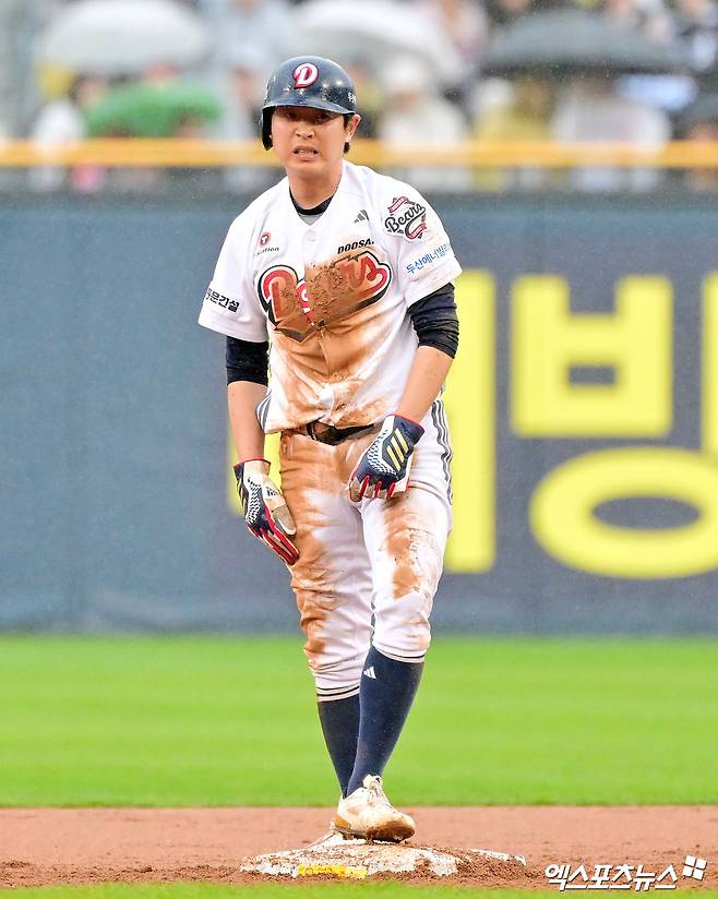 19일 오후 서울 송파구 잠실야구장에서 열린 '2025 신한 SOL Bank KBO리그' KIA 타이거즈와 두산 베어스의 경기, 4회말 2사 1루 두산 정수빈이 2루 도루에 성공하고 있다. 엑스포츠뉴스 DB