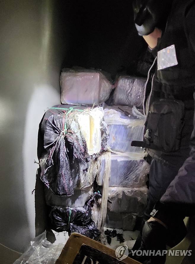 동해해경청·세관, 옥계항 벌크선서 코카인 의심 물질 적발 [연합뉴스 자료사진]