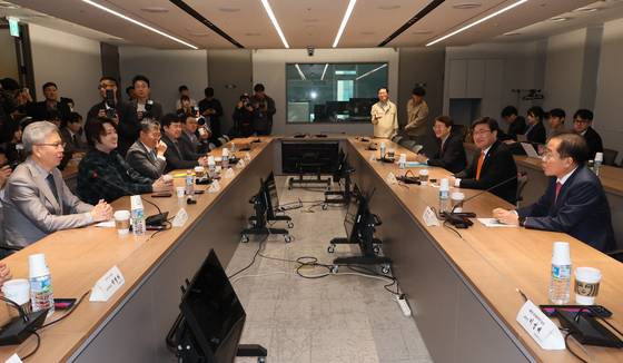 홍준표 국민의힘 대선 경선 후보가 22일 서울 용산구 대한의사협회에서 열린 간담회에서 발언하고 있다. 〈사진=연합뉴스〉