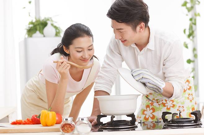 화창한 봄 날에는 나른해지기 쉬운 계절적 특성을 감안해 온 가족 기운을 북돋워줄 제철 음식이 제격이다. [사진=게티이미지뱅크]