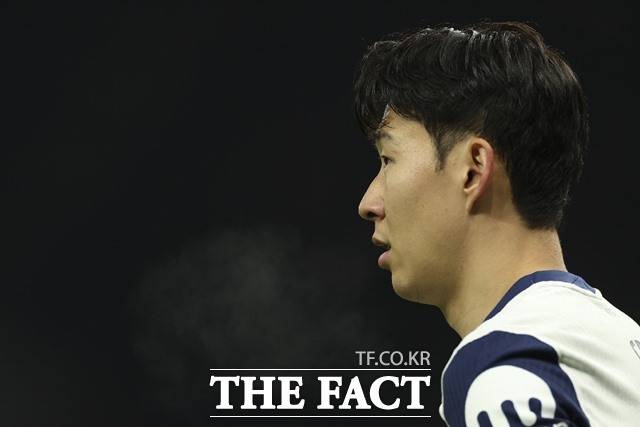 '캡틴' 손흥민이 부상으로 결장한 토트넘은 22일 2024~2025 EPL 32라운드 홈경기에서 1-2로 패했다./AP.뉴시스