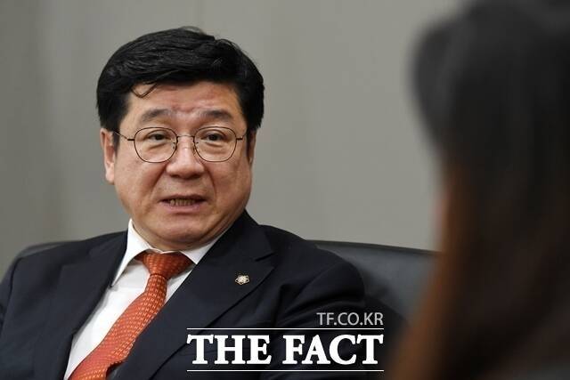 이찬희 삼성준법감시위원회 위원장은 22일 노태문 사장을 DX부문장 직무대행으로 선임한 데 대해 "조직의 안정성 측면에서 가장 좋은 선택이라고 생각한다"고 말했다. /더팩트 DB