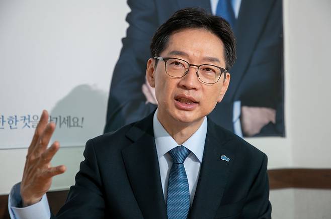 2025년 4월 21일 오전 서울 영등포구 영등포동 한흥빌딩에서 김경수 더불어민주당 대선 후보가 본지와의 인터뷰를 갖고 있다. /장련성 기자