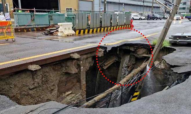 2024년 9월 부산 사상∼하단 도시철도 2공구에서 발생한 대형 땅꺼짐 현장. /부산시 제공