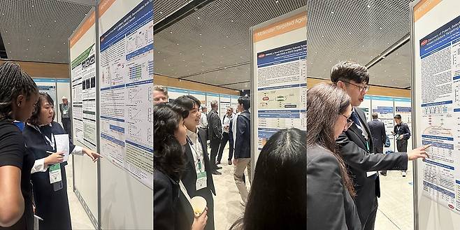 사진은 한미약품 R&D센터 연구원이 2024년 국제 암 학술대회 ‘EORTC-NCI-AACR 2024’에서 차세대 항암 신약의 연구 결과 3건이 담긴 포스터 내용을 설명하고 있는 모습. /한미약품