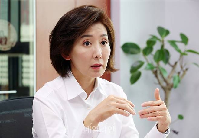 21대 대선 출마에 나선 나경원 국민의힘 대선 경선 후보가 18일 오후 의원회관에서 데일리안과 인터뷰를 하고 있다. ⓒ데일리안 홍금표 기자