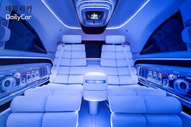 메르세데스-벤츠 비전 V (2025 상하이오토쇼) 내부 뒷좌석