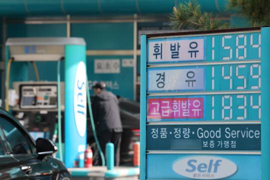 휘발윳값 10주 연속 하락. 사진=연합뉴스