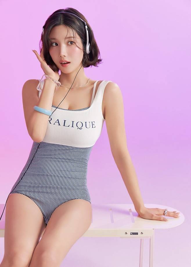 17453149327855.jpg 권은비 비키니 및 모노키니 근황