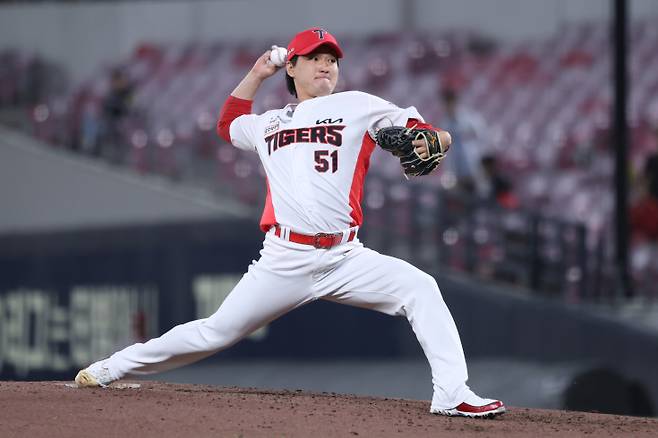 KIA 오른손 투수 전상현의 투구 모습. KIA 제공