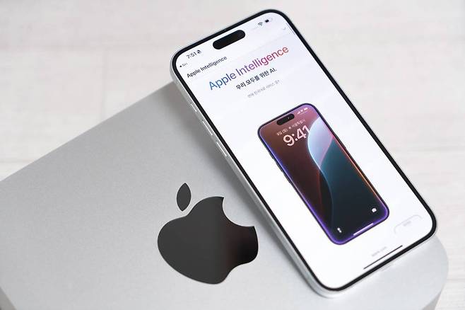 애플코리아가 지난 4월 1일, 최신 업데이트를 통해 애플 인텔리전스 지원을 시작했다 / 출처=IT동아