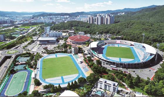 다음달 27일 개최되는 '2025 구미 아시아육상경기선수권대회' 주 경기장인 구미시민운동장 전경. 사진 구미시
