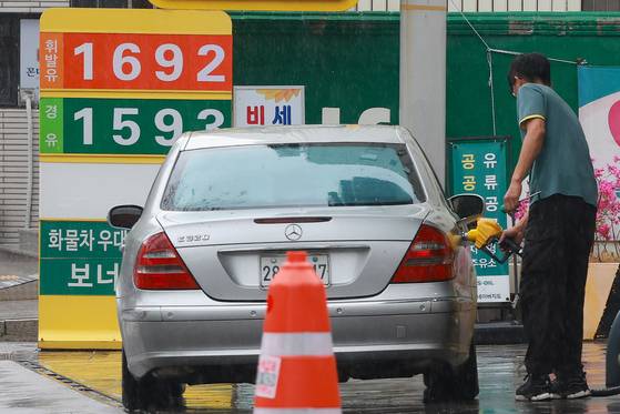 22일 서울 한 주유소. 연합뉴스