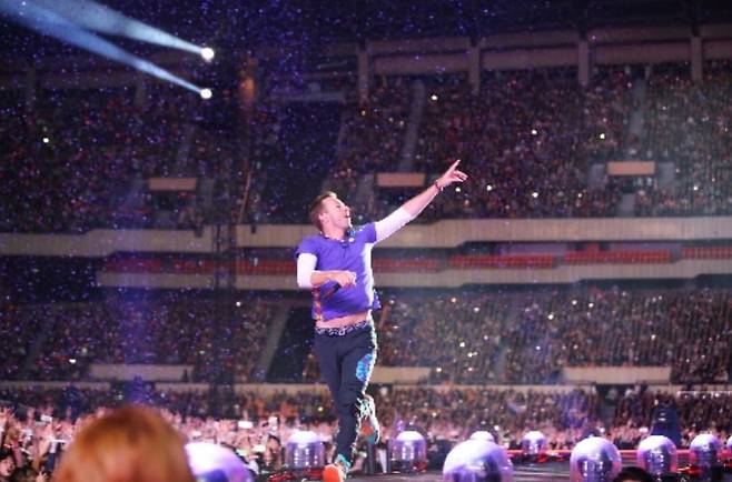 2017년 첫 내한공연 당시 콜드플레이 공연 모습/사진=연합뉴스