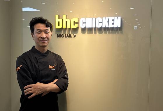 Lee Seok-dong, team leader of Menu Development Team 1 at chicken franchise BHC, poses for a photo at BHC's research and development center in Songpa District, southern Seoul. [WOO JI-WON]