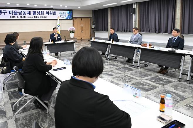 대전 중구는 22일 오전 대회의실에서 마을공동체 활성화 위원회를 개최하고 '2025년 마을공동체 활성화 공모사업’에 8개 단체를 최종 선정했다. 대전중구