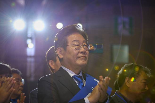 이재명 더불어민주당 대선 경선 후보가 20일 울산시 울주군 울산전시컨벤션센터에서 열린 ‘제21대 대통령선거 후보자 선출을 위한 영남권 합동연설회’에 참석했다. 이재명 캠프 제공