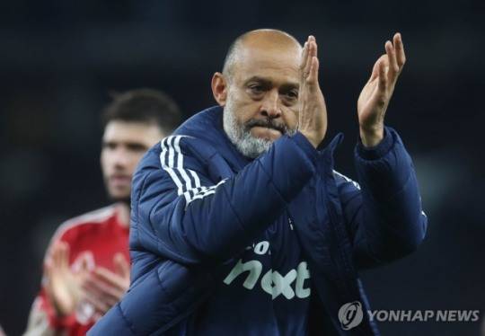 누누 에스피리투 산투 감독