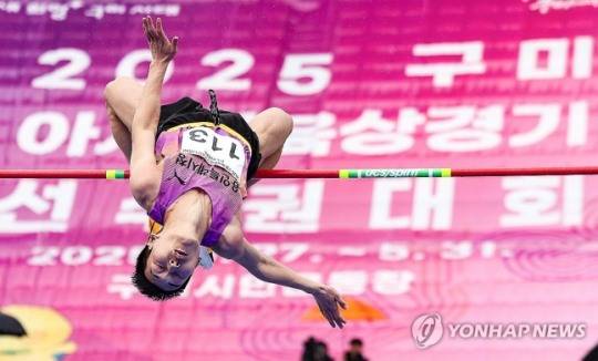 우상혁, 빗속에서 2m30 성공