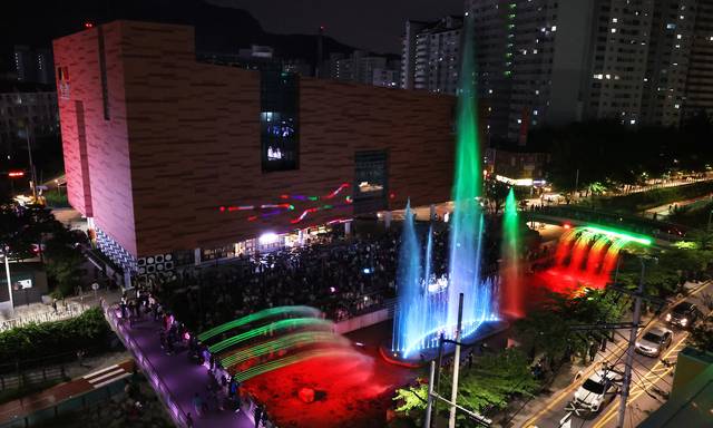 서울 노원구의 당현천 음악분수와 교량분수. 노원구청 제공