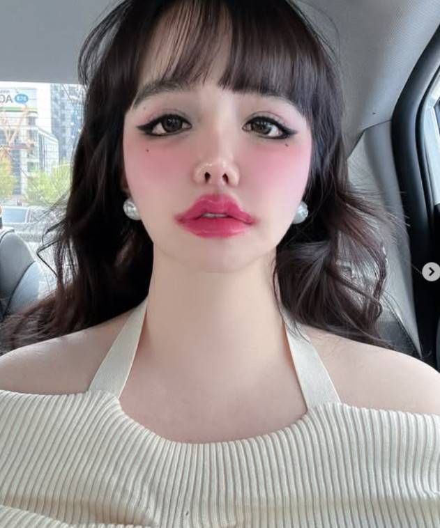 박봄 소셜미디어