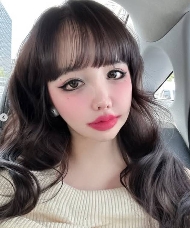 박봄 소셜미디어