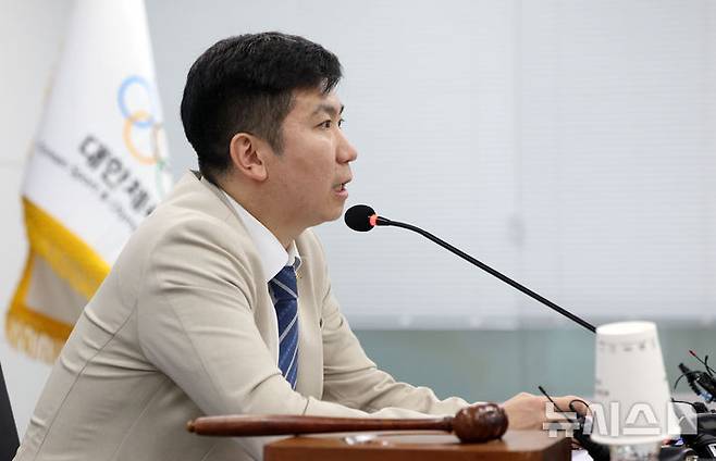 [서울=뉴시스] 김선웅 기자 = 유승민 대한체육회장이 22일 서울 송파구 대한체육회에서 열린 제2차 이사회에서 인사말을 하고 있다. 2025.04.22. mangusta@newsis.com