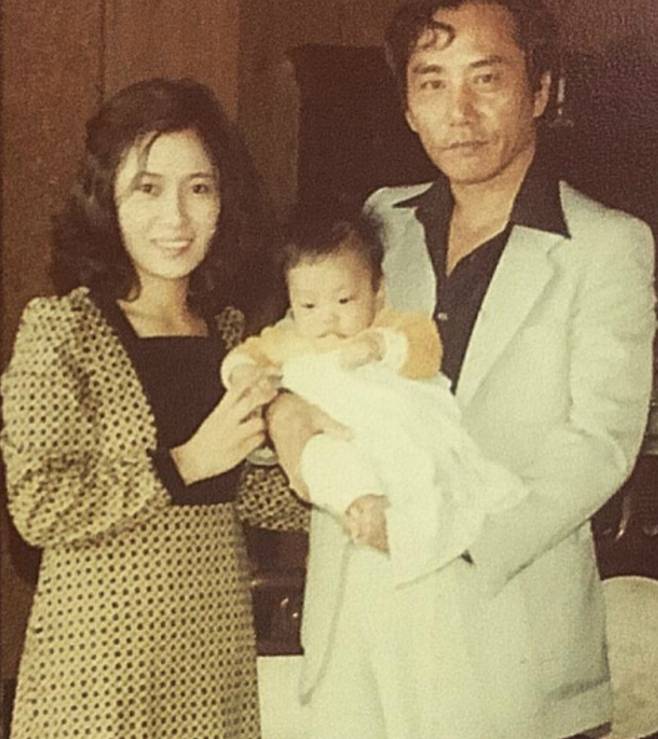 은지원 어린시절 가족사진. 은지원 SNS