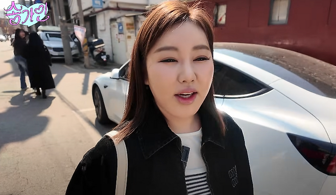 송가인이 실물과 다른 방송화면에 억울함을 호소했다.   유튜브 채널 ‘송가인’ 캡처