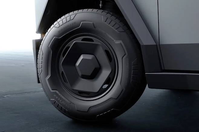 테슬라 사이버트럭 롱 레인지 모델