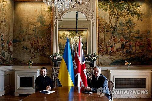 젤렌스키 우크라 대통령과 스타머 영국 총리 [AFP 연합뉴스 자료사진. 재판매 및 DB 금지]