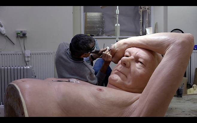 스틸 라이프: 작업하는 론 뮤익, 고티에 드블롱드 각본 및 감독, 2013, HD 영화, 48분. ⓒ 고티에 드블롱드