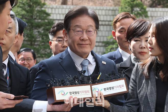 이재명 더불어민주당 대표가 지난달 26일 서울 서초구 서울고등법원에서 열린 공직선거법 위반 사건의 항소심 선고에 출석하고 있다. (사진=이데일리 이영훈 기자)
