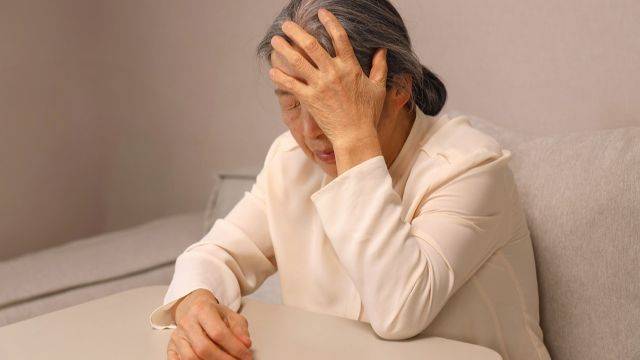 말이 잘 안 나오거나 팔 다리에 힘이 들어가지 않는다면 뇌졸중일 수 있다 | 출처: 클립아트코리아