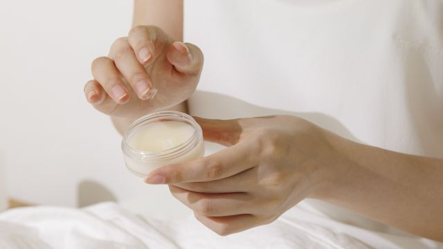 립밤은 종류에 따라 사용법이 다를 수 있다｜출처: 클립아트코리아